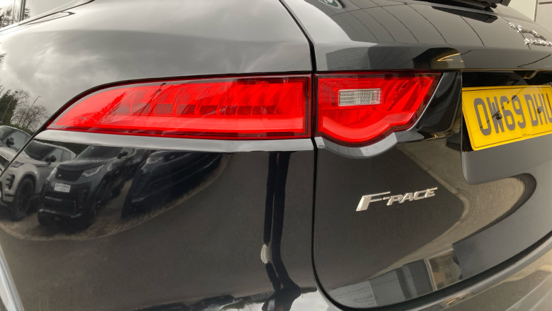 Jaguar F-Pace 2.0d [180] Chequered Flag 5dr Auto AWD Diesel Estate